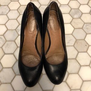 Corso Comi black leather pumps.
